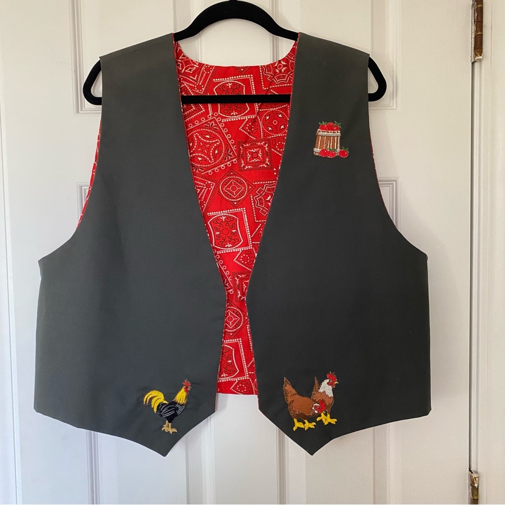 Vintage Western Farm Open Vest Chickens Cows Barn Apples Bandana Lining L XL